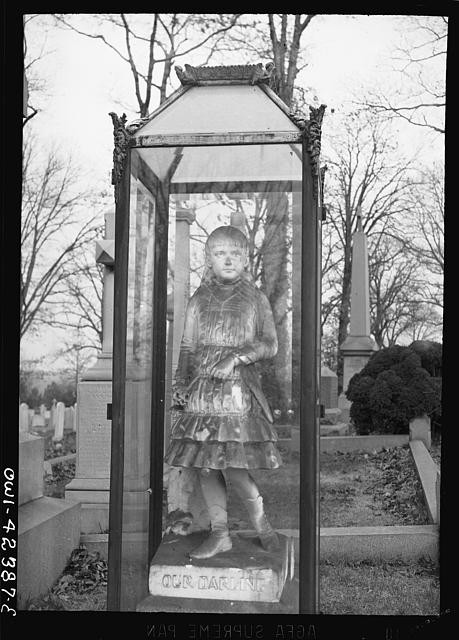 Photo:Washington DC Mount Olivet Cemetery Grave Monument 1900s Girl Statue