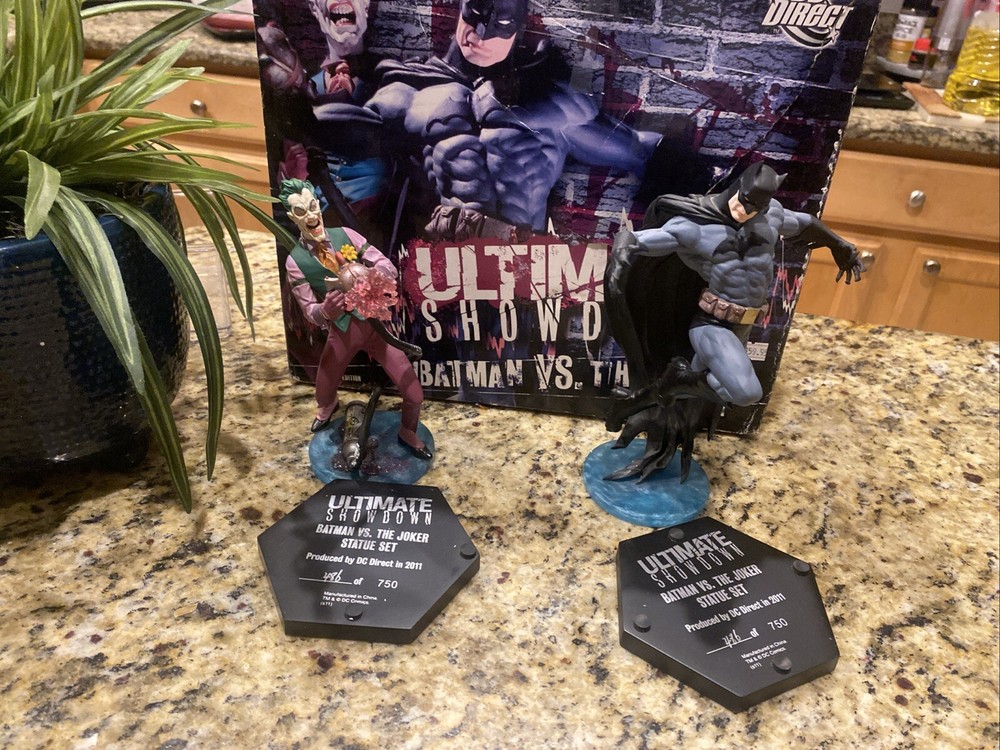 DC Direct Ultimate Showdown Batman vs Joker Statue-  New