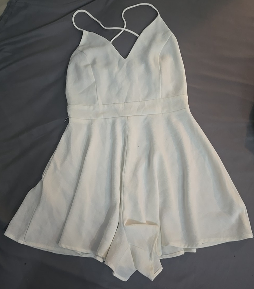Fashion Nova Dreaming Of Summer Shorts Romper White XS NWT