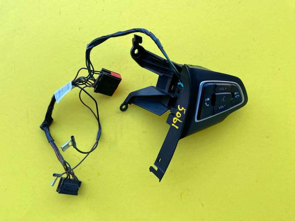 2015-2018 FORD FOCUS STEERING WHEEL CRUISE CONTROL SWITCH OEM GJ5T-14K147-CA