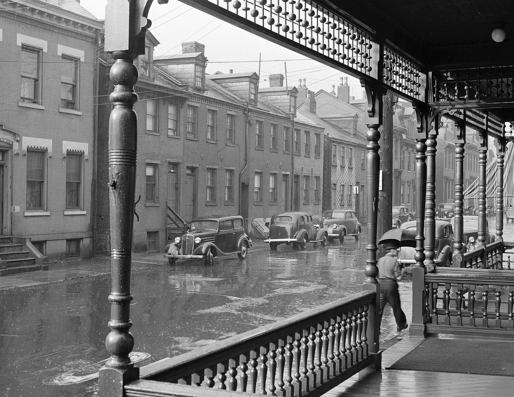 1941 Rainy Day in Pittsburgh, Pennsylvania Vintage Old Photo 8.5