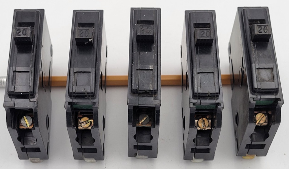 Square D QO120 20 Amp 1-Pole Plug-On 120 V AC Circuit Breaker (Lot of 5) USED