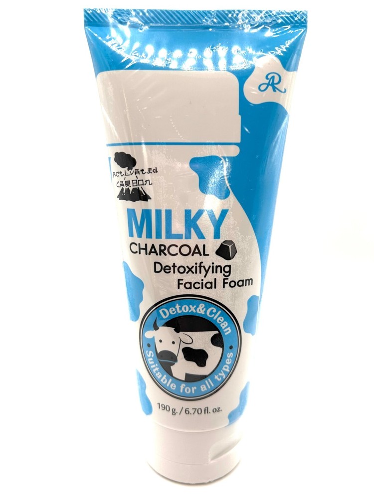 Milky Collagen Detoxifying Facial Foam with Niacinamide & Charcoal Powder