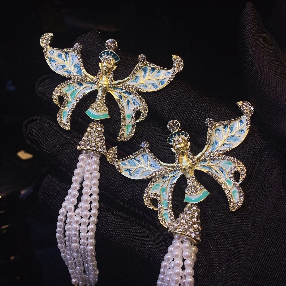 Famous Design Butterfly Pearl Tassel Brooch for Women Luxurious Elegant Jewelry