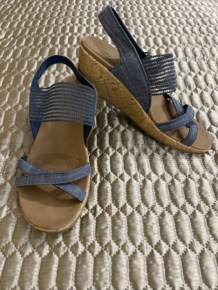 Skechers Luxe Foam Women's Size 10 Slingback Wedge Sandal.  Blue. Excellent Cond