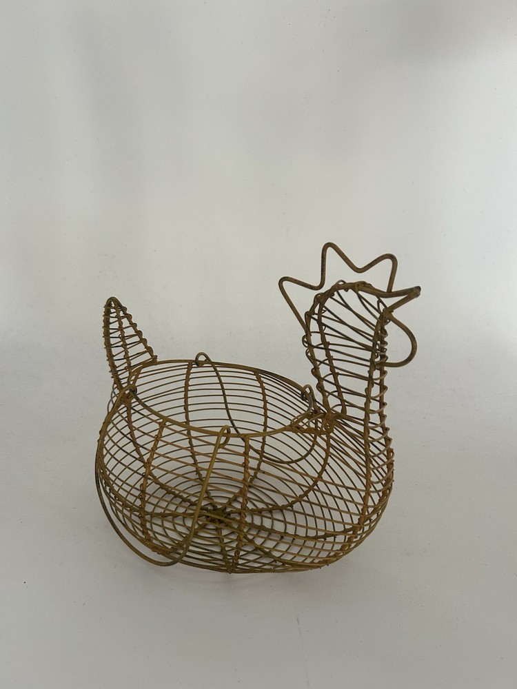 Vintage-Style Metal and Chicken Wire Basket for Eggs/Fruits Country Farmhouse