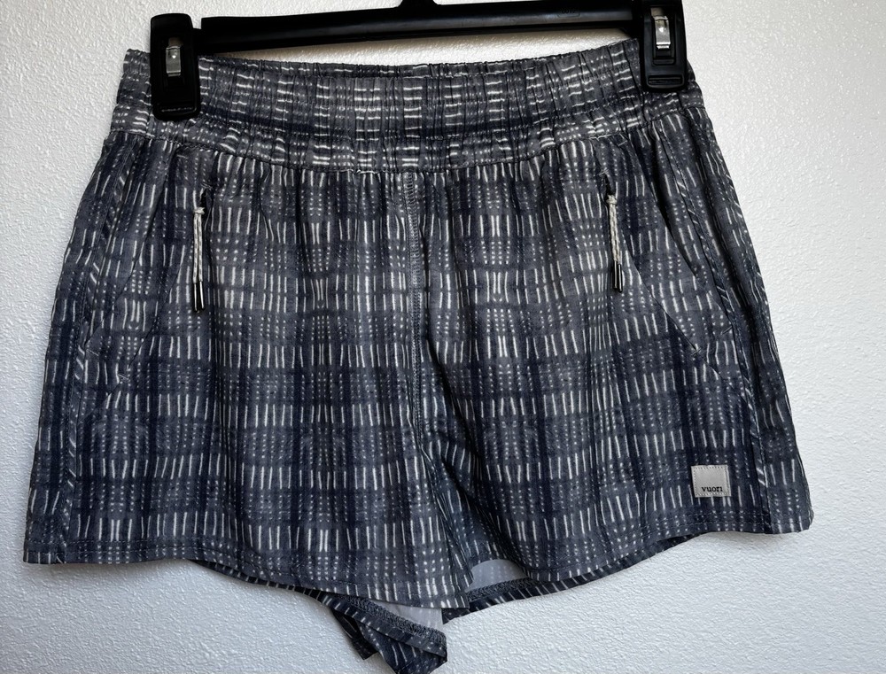 Vuori Women's Gray Geometric Athletic Shorts Pockets 3