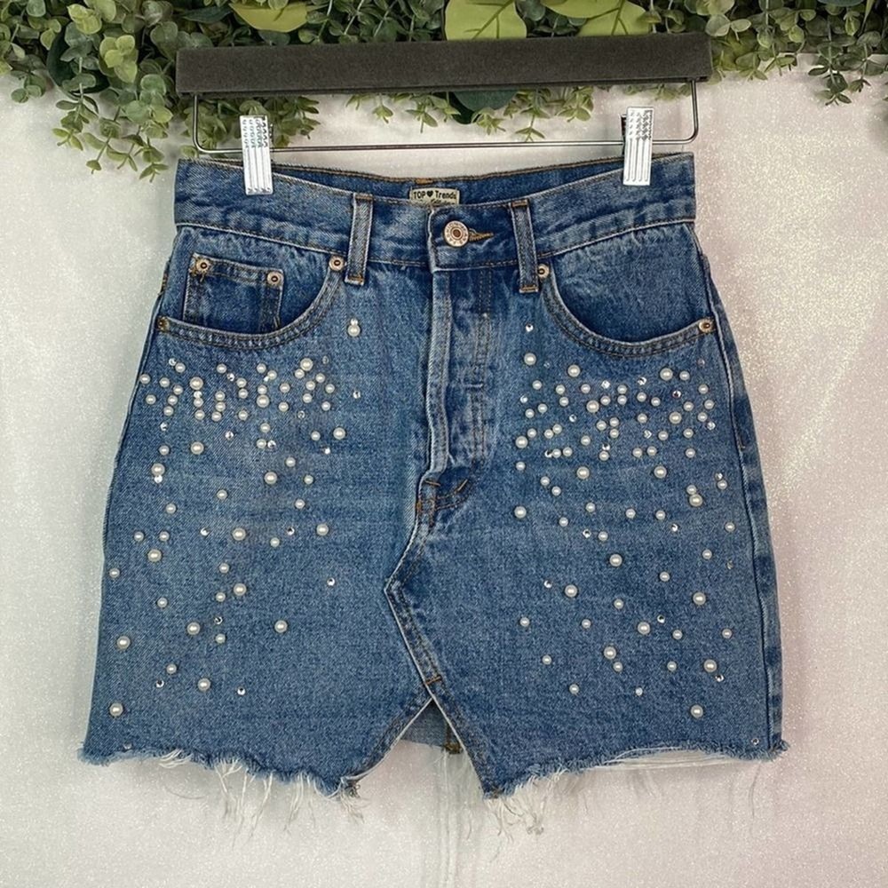 y2k Top Trends Distressed Denim Mini Skirt w/ Pearls - size 36