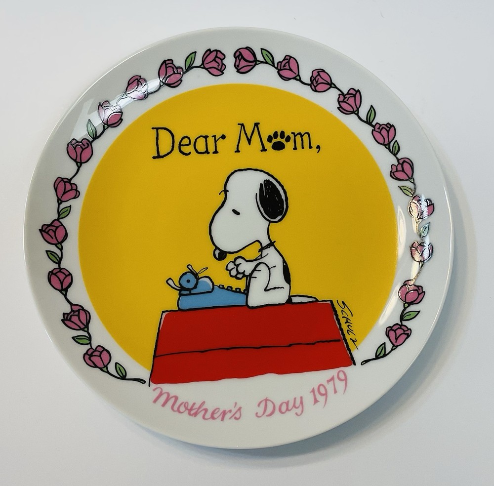 Schmid 1979 Peanuts Snoopy Typewriter Mother's Day Plate 7.5 Inch Collectible