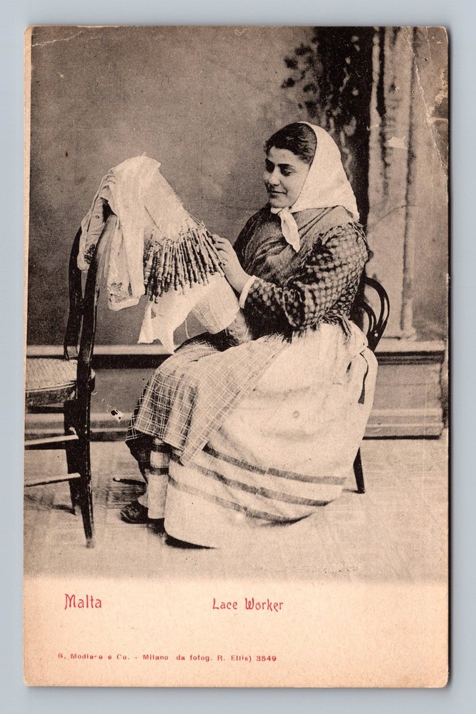 Malta - Lace Worker Standard Souvenir Postal Old Card View PC Vintage Postcard