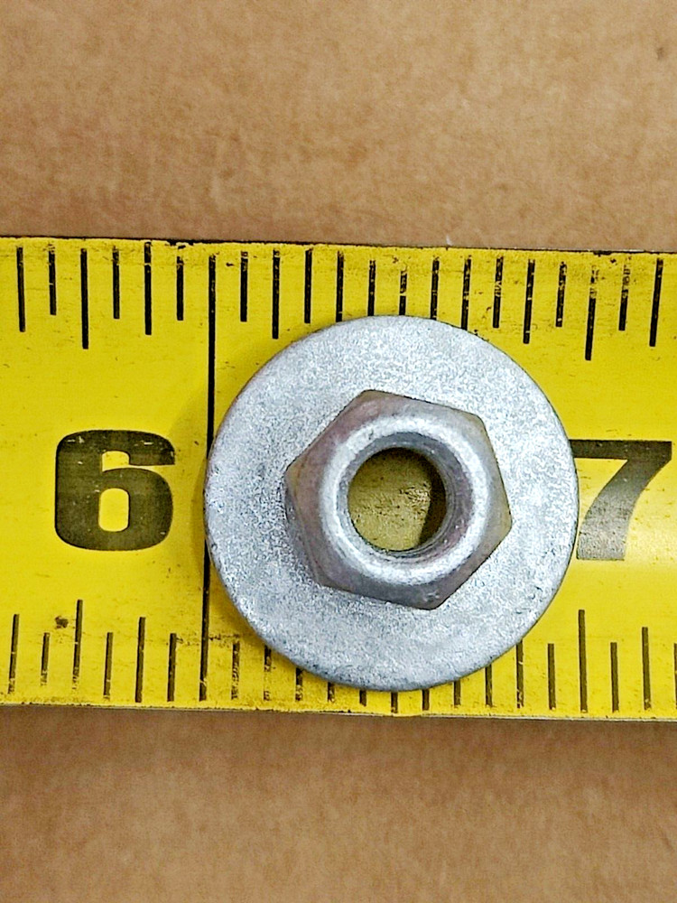 SC 3608911C1 - NUT M6 KEPS W/FREE SPIN WSHR (2 in lot)