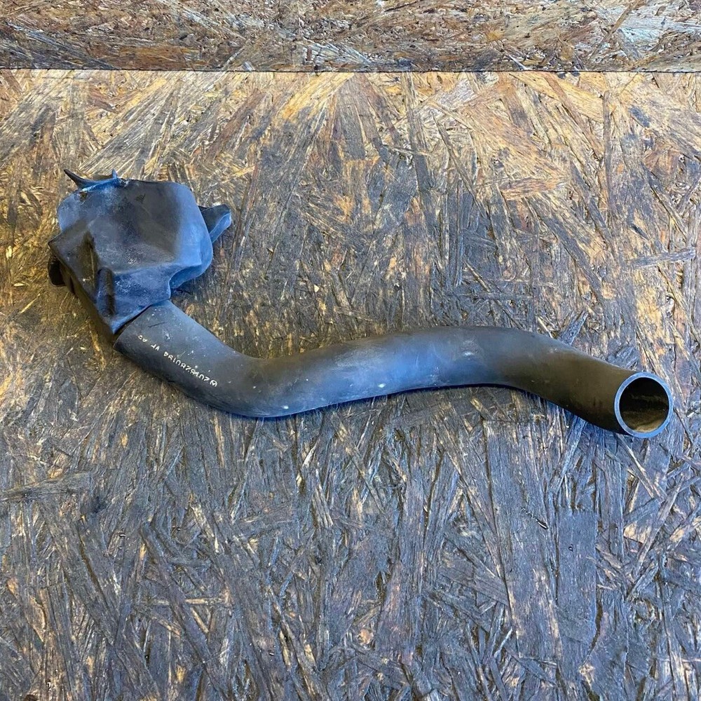 Mercedes W201 190E M102 Right Side Water Drain Hose 2016280194 2016280269