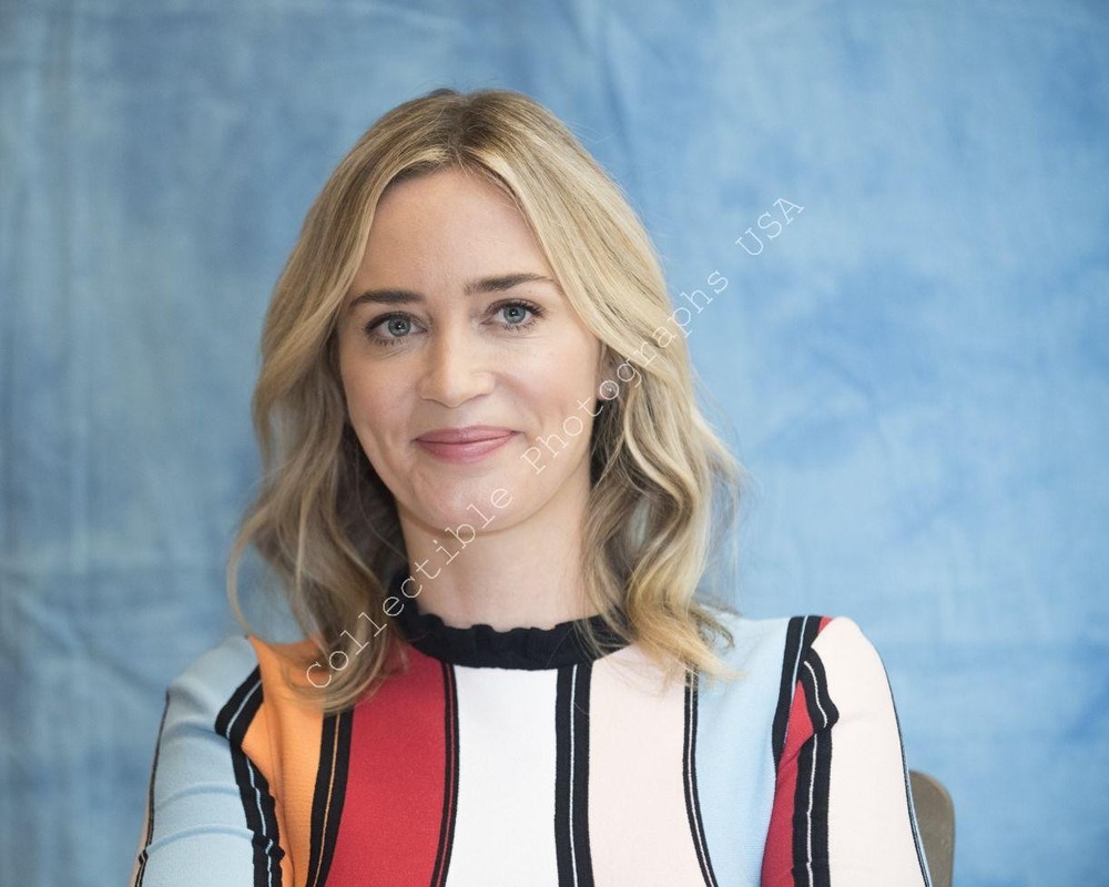 Actress Emily Blunt (8x10 inch) Celebrity Collectible Photograph 1777