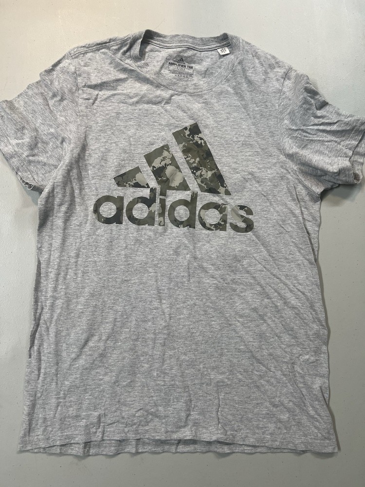 Adidas Amplifier Tee Gray Camo Logo T-Shirt Men’s Medium Graphic Tee