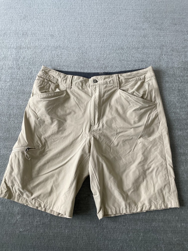 Patagonia Quandry Shorts Mens 36 Khaki 10
