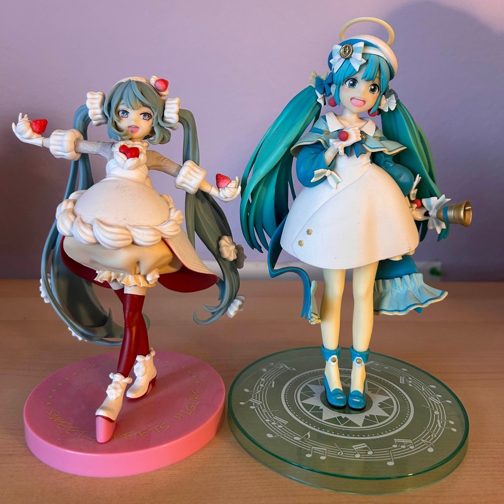 Hatsune Miku Lot- Sweet Sweets Figure -Strawberry Shortcake- FuRyu -