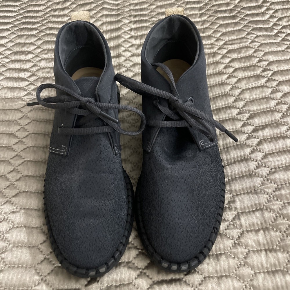 Clarks Men's Desert Chukka Boots.  Charcoal Size 9.  Great Condition