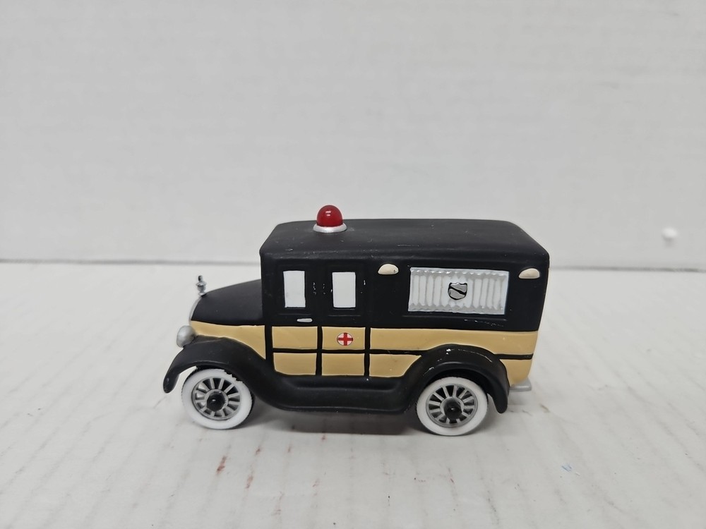 Dept 56 The City Ambulance 56.58910 Christmas In The City Accessory Retired Rare