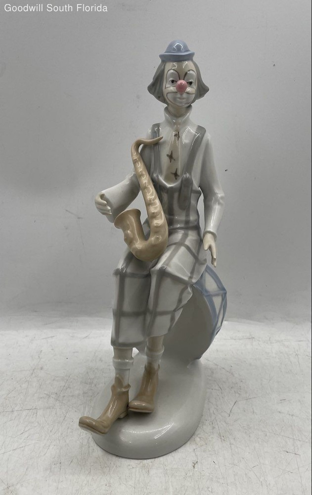 Porcegama Valencia Decorative Clown Playing The Saxophone Figurine