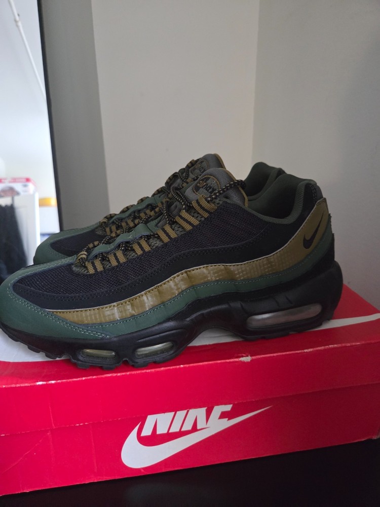 Size 9.5 - Nike Air Max 95 Essential