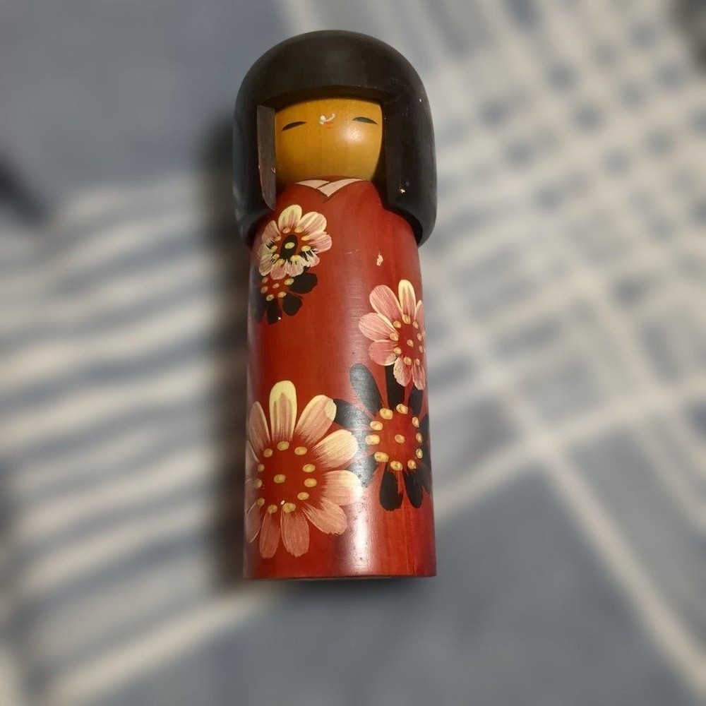 Usaburo Traditional Wooden Kokeshi Doll Red Floral Pattern Black Hat