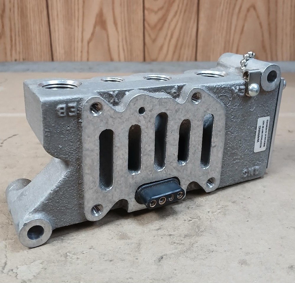 Parker K022090 Double Solenoid Pilot Valve