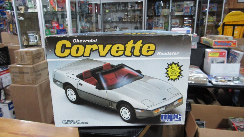 VINTAGE MPC CORVETTE ROADSTER  1/25 3 in 1 MODEL 1986 PACE CAR OR CUSTOM # 6213