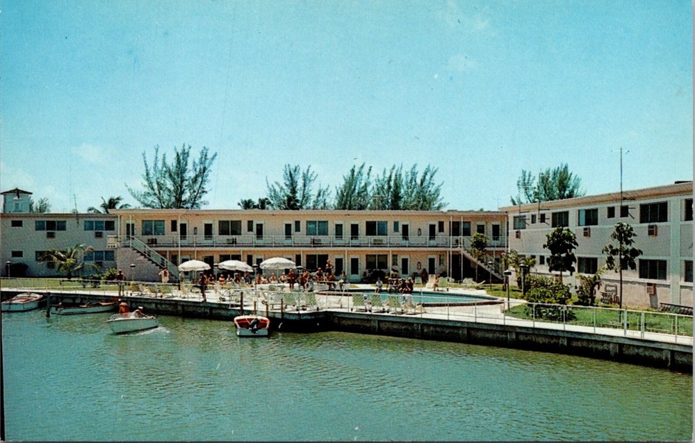Miami Beach Florida Park Isle Club Apartments Swimming Pool Boats Postcard 28001