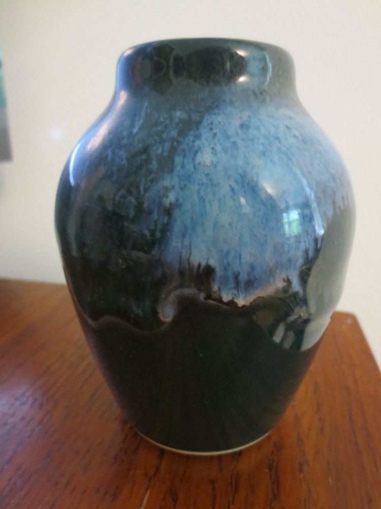 BEAUTIFUL ART STUDIO SIGNED NORTH CAROLINA POTTERY VASE