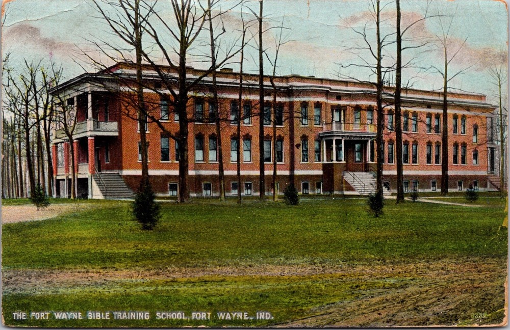 Postcard The Fort Wayne Bible Training School in Fort Wayne, Indiana