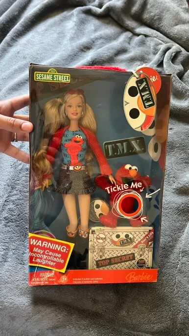 2006 Barbie Doll Loves TMX Elmo Sesame Street #K5499 SLIGHTLY DAMAGED BOX