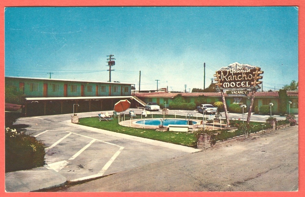 YOSEMITE RANCHO MOTEL, FRESNO, CALIF. – Swimming Pool – Closed - 1950s Postcard