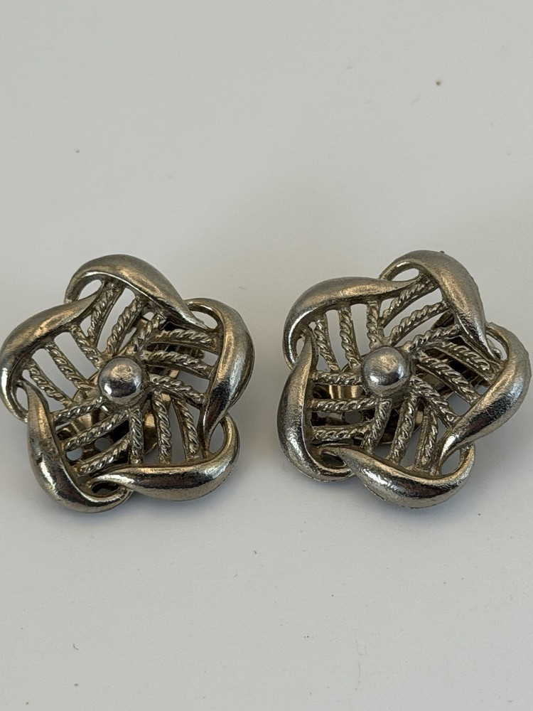 Vintage Lisner Silver Tone Swirl Ribbon Textured Clip on Earrings