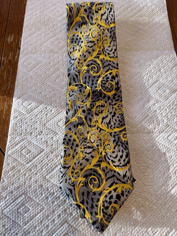 Vintage Gianni Versace Medusa Head Medallions Baroque Silk Tie. Used Gift