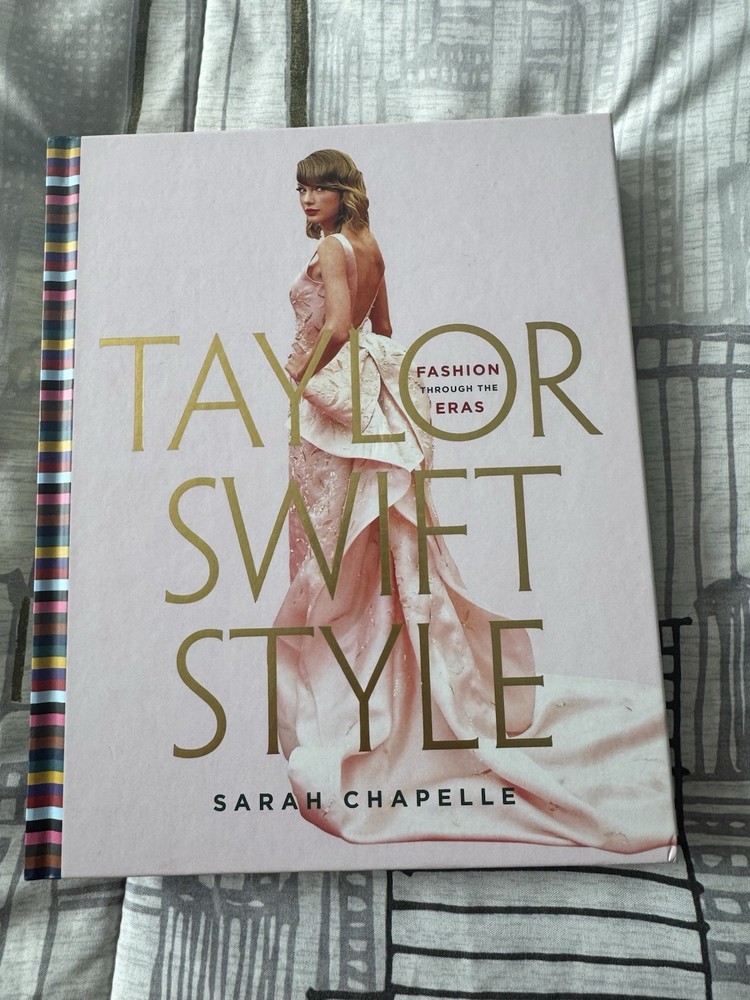 Taylor Swift Style: Fashion Through the Eras by Chapelle, Sarah