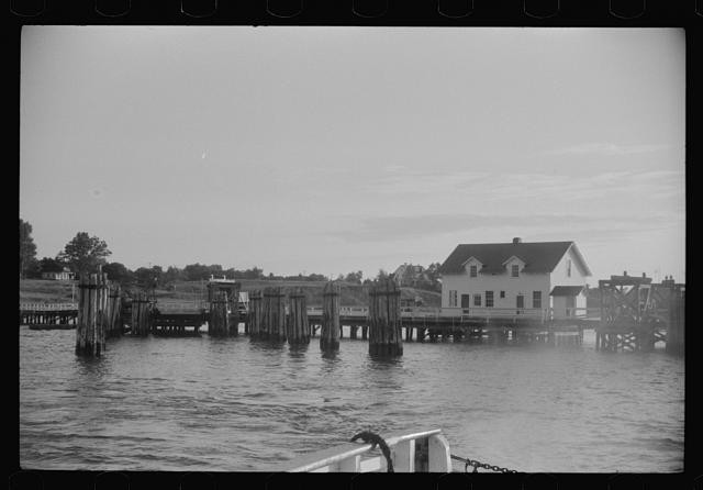 Photo:Gloucester Point Virginia Ferry Landing 1940 Dock House Waterfront