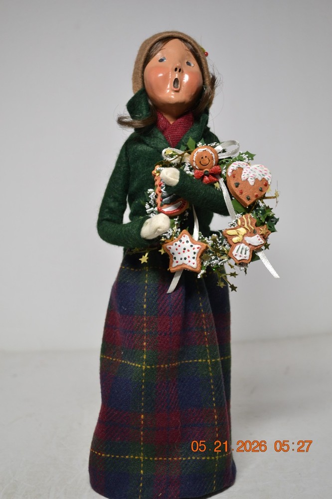 Byers Choice Carolers 1992  Lady with Plaid Skirt with Gingerbread Wreath