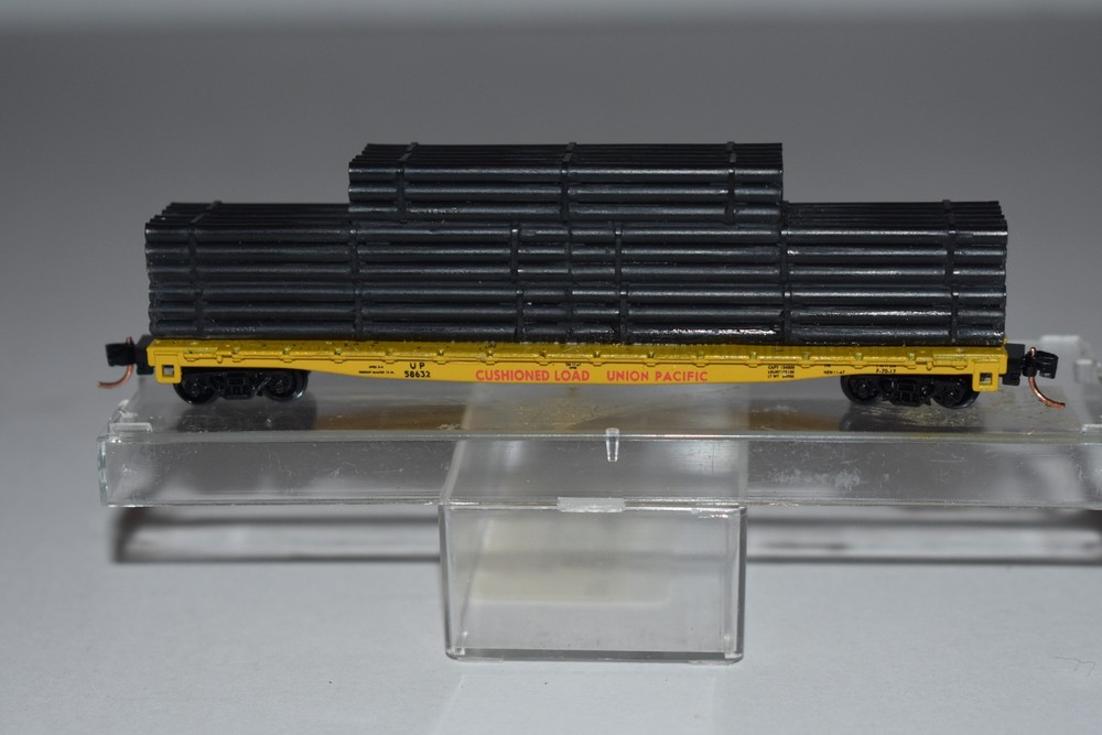 N Scale Union Pacific 50' Flat Car with Pipe Load C56372