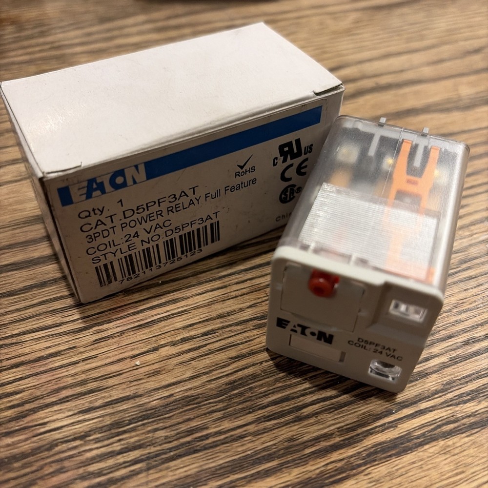*NEW* EATON D5PF3AT1 Plug-In Relay 3PDT 24 Vdc Coil