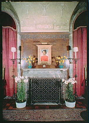 Photo:New York City NY Mrs Edward Harkness Entrance Hall Fireplace 1942