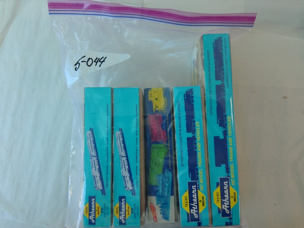 Athearn,Roundhouse HO Scale Grab Bag #5-044 5 Pieces