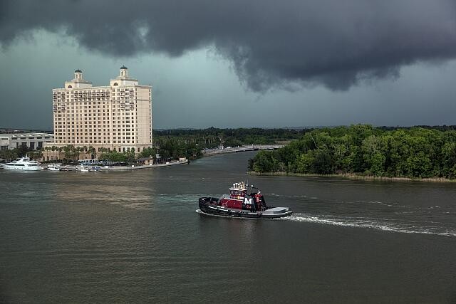 Photo:Savannah Georgia Savannah River 2017 Tugboat Plies River Waterfront