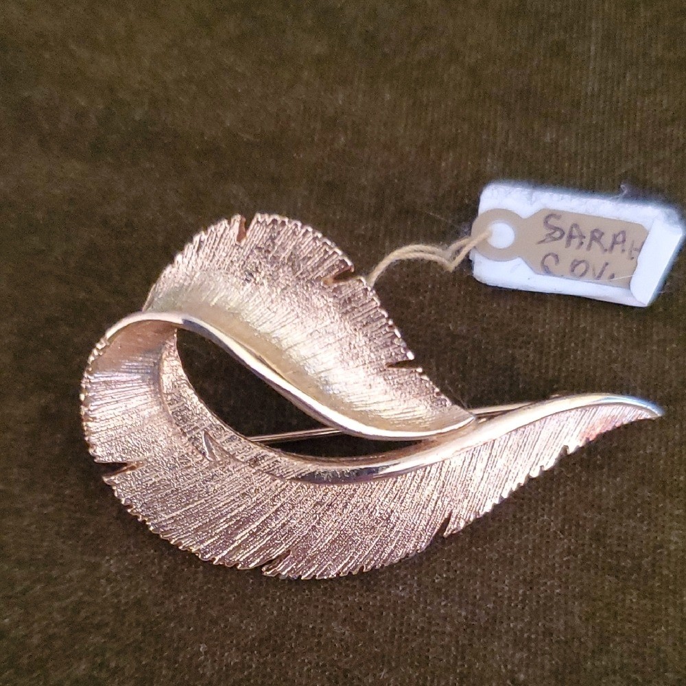 Sarah Coventry Elegant Gold-Toned Brooch