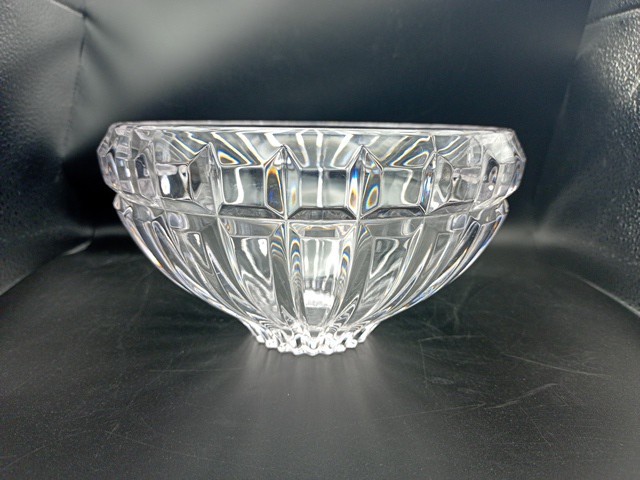 MCM Mikasa Crystal Bowl Geometric Art Glass 3 Pds 12 Ozs 7.5 Inch Across