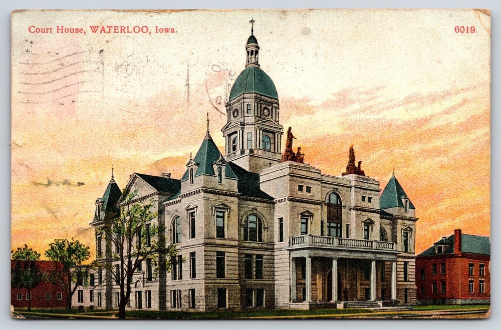 Waterloo Iowa IA Black Hawk County Court House Architecture Vintage Postcard