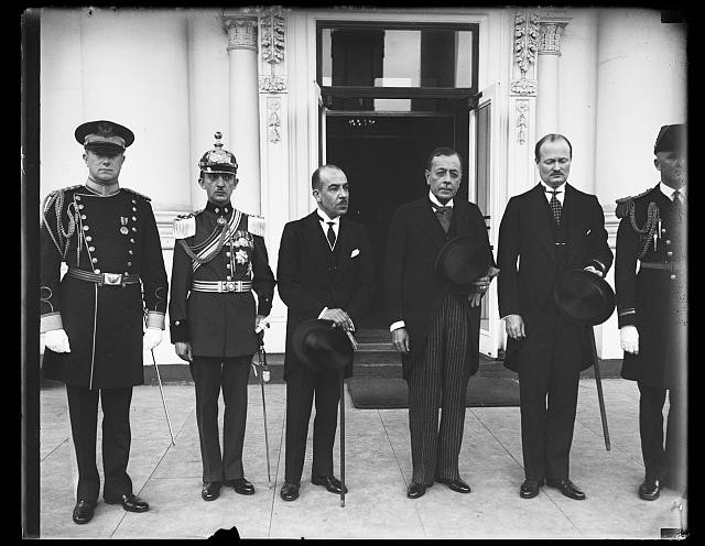 Photo:White House Visitors Washington DC 1931 Men with Military Guards