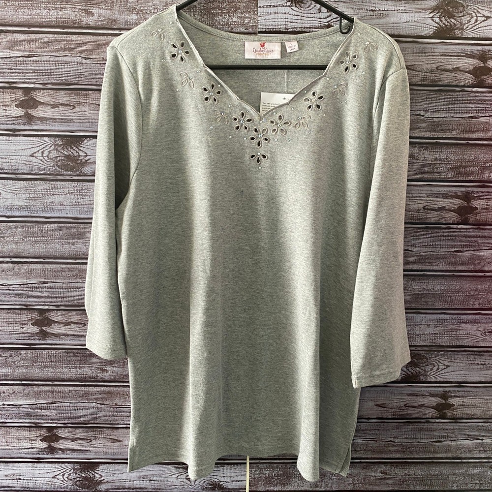 Quacker Factory Women's Top Size L Gray Cutout Embellished Scalloped V-Neck NWT
