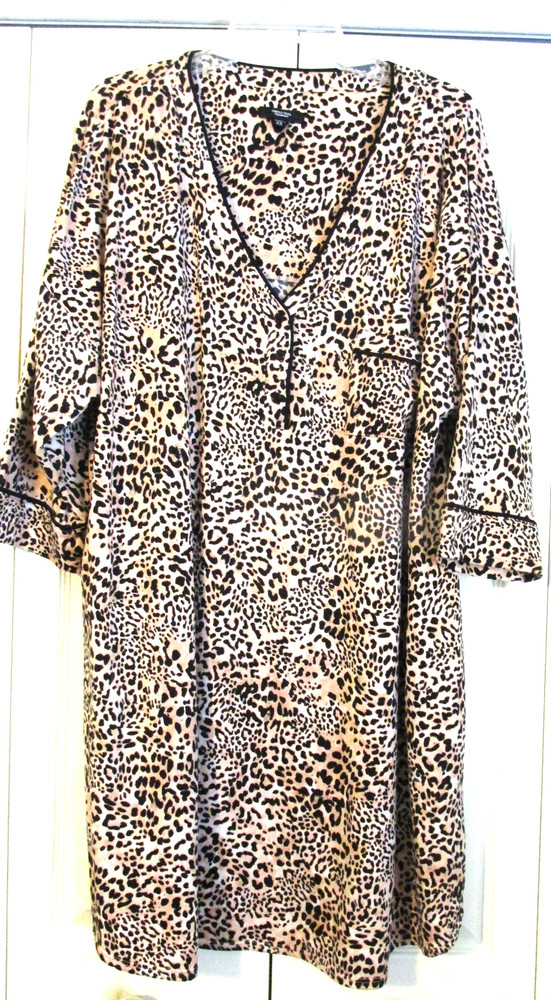 Women's Plus 2X  Simply Vera Wang Animal Print Night Shirt V-Neck Pockets