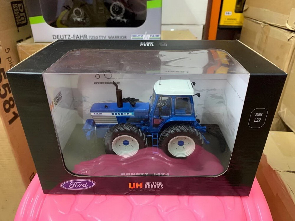 Universal Hobbies 1/32 Scale County 1474 Tractor Diecast Model Toy UH4032