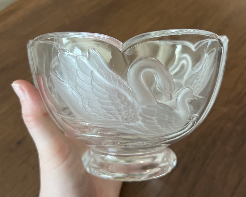 1980s VTG French Teleflora Heavy 24% Lead Crystal SWAN BOWL Embossed Frosted